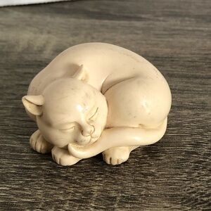 Franklin Mint Curio Cats Netuke Cat